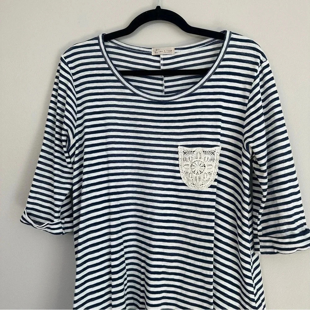 Tea N Rose Boutique Women's 3/4 Length Sleeve White & Navy Striped Top Sz S GUC - Picture 2 of 9